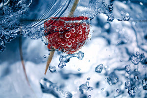 photo-wallpaper-raspberry-in-the-water