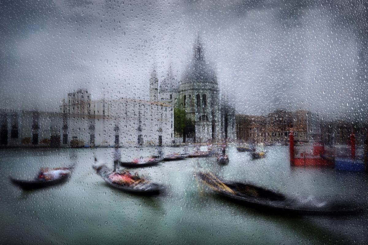 photo-wallpaper-it-was-raining-in-venice-x