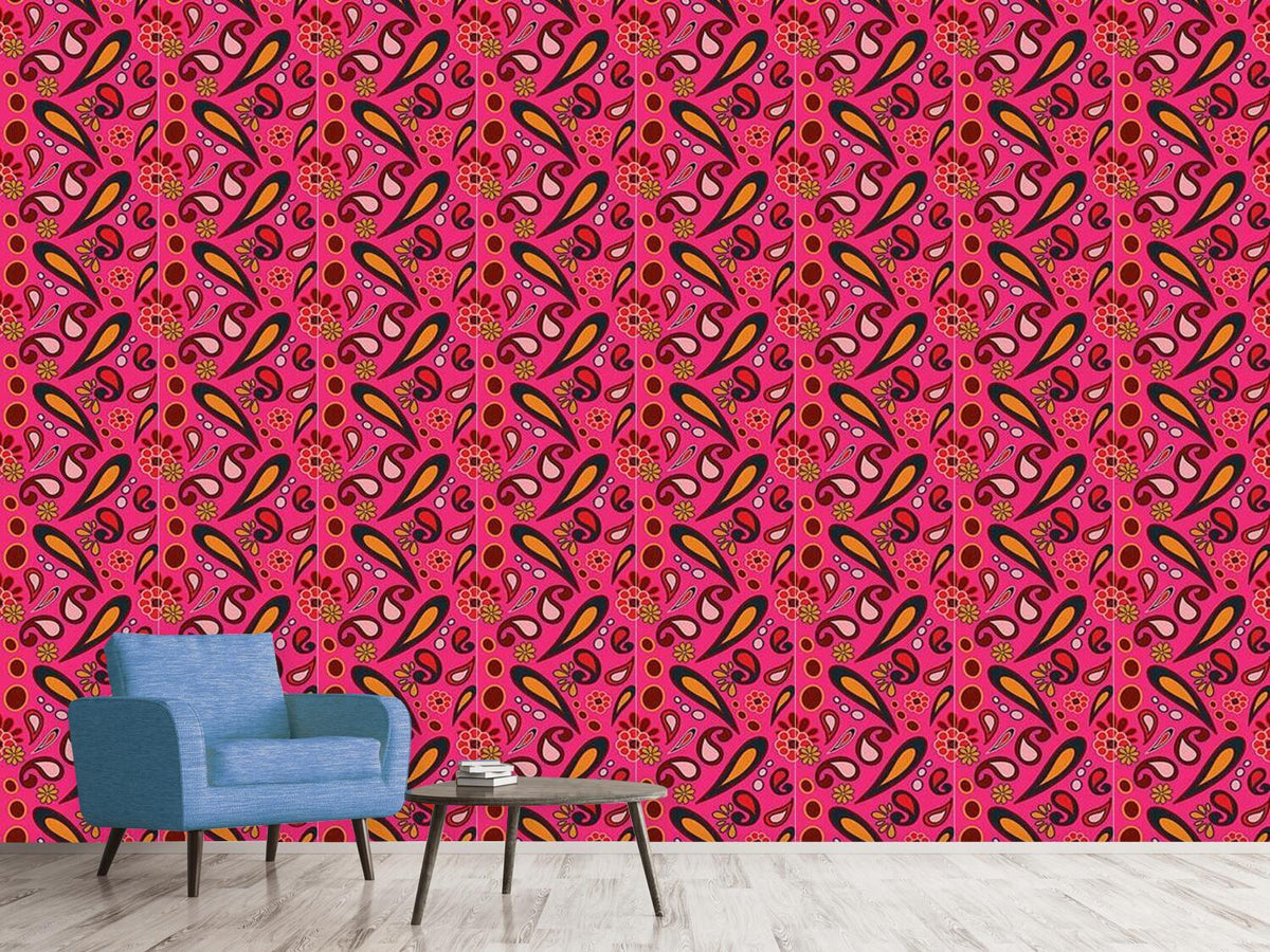 patterned-wallpaper-beebob-paisley-fuchsia