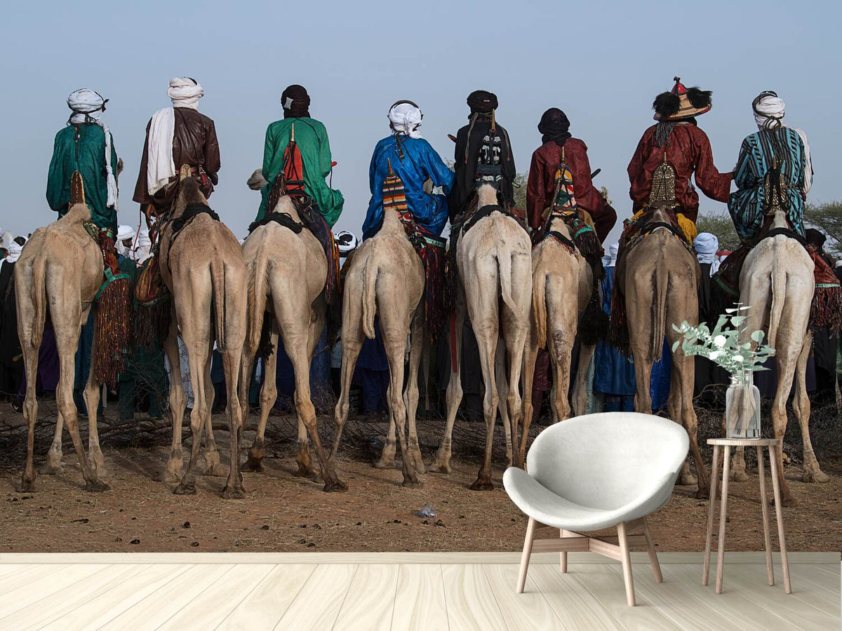 photo-wallpaper-watching-the-gerewol-festival-from-the-camels-niger